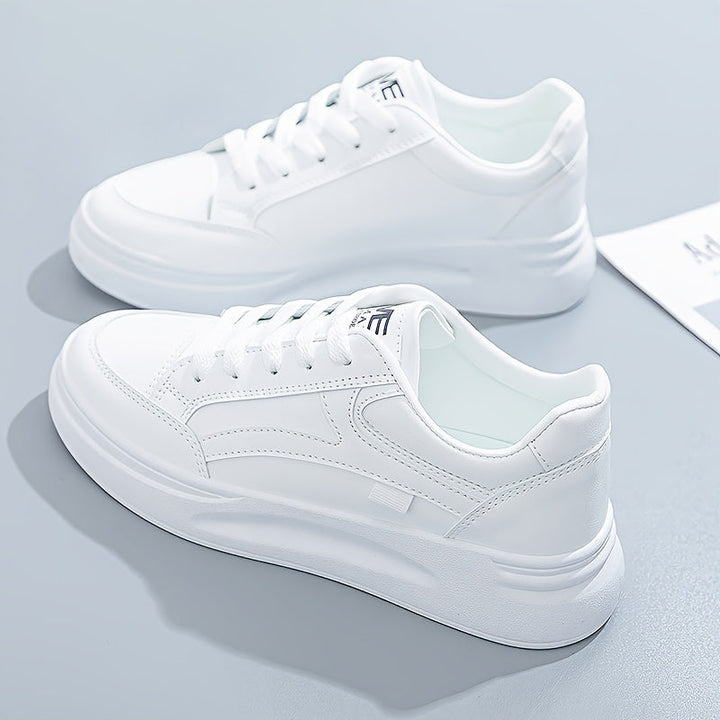Stilige hvite sneakers med lett komfort