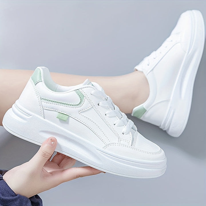 Stilige hvite sneakers med lett komfort