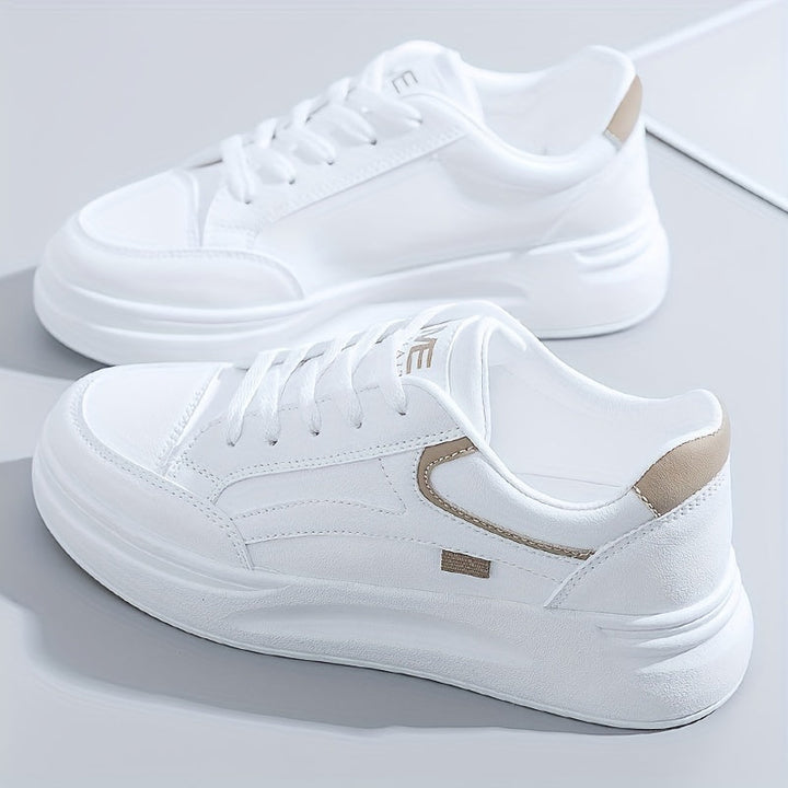 Stilige hvite sneakers med lett komfort