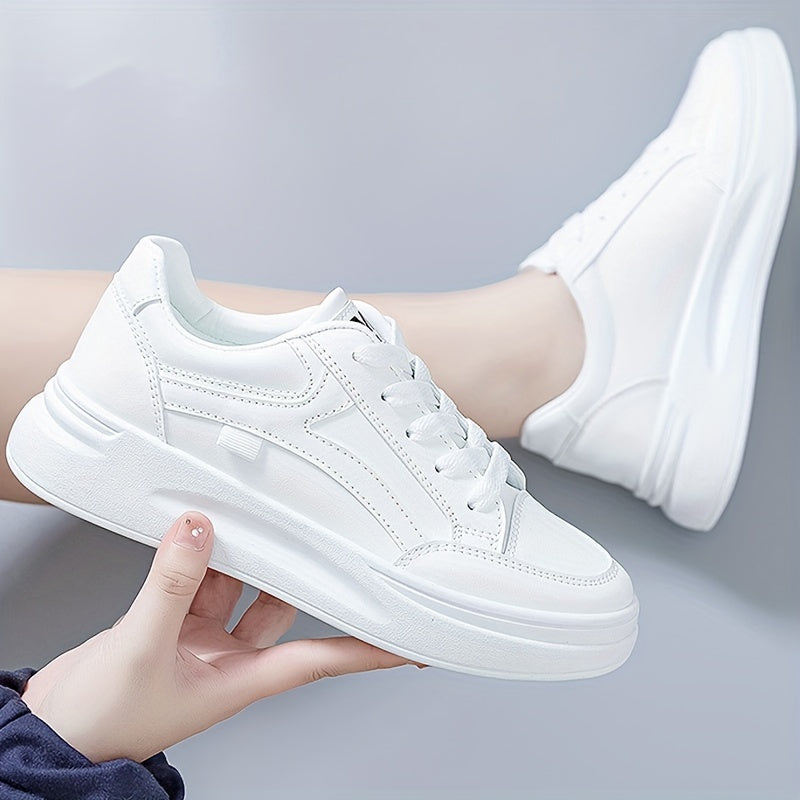 Stilige hvite sneakers med lett komfort