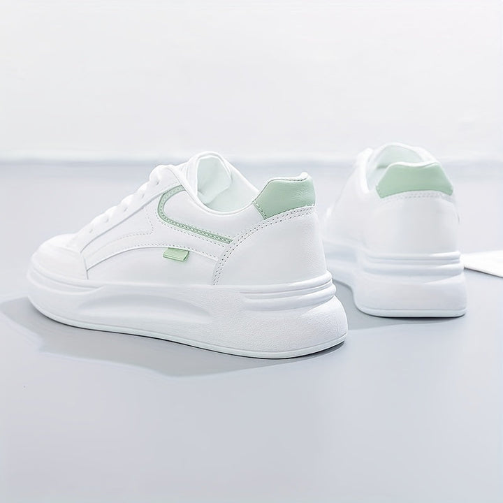 Stilige hvite sneakers med lett komfort