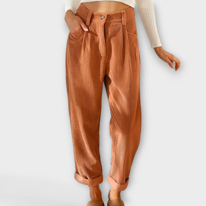 Moderne jeans med stilige bånd