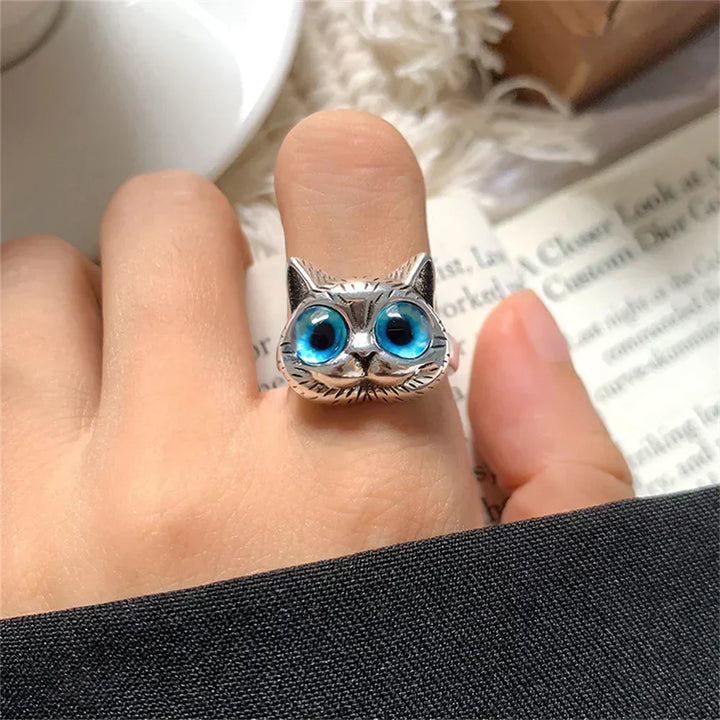 Leken ring med kattemotiv i blå detaljer