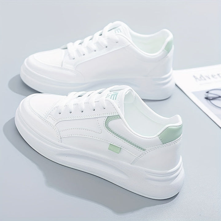 Stilige hvite sneakers med lett komfort