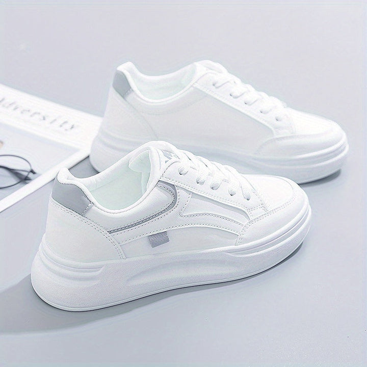 Stilige hvite sneakers med lett komfort