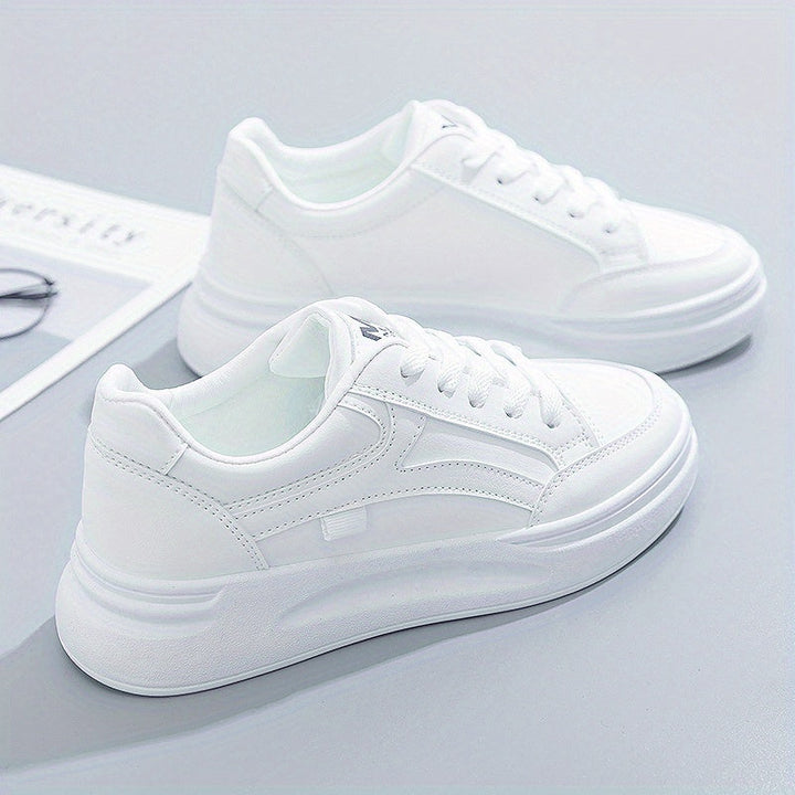 Stilige hvite sneakers med lett komfort